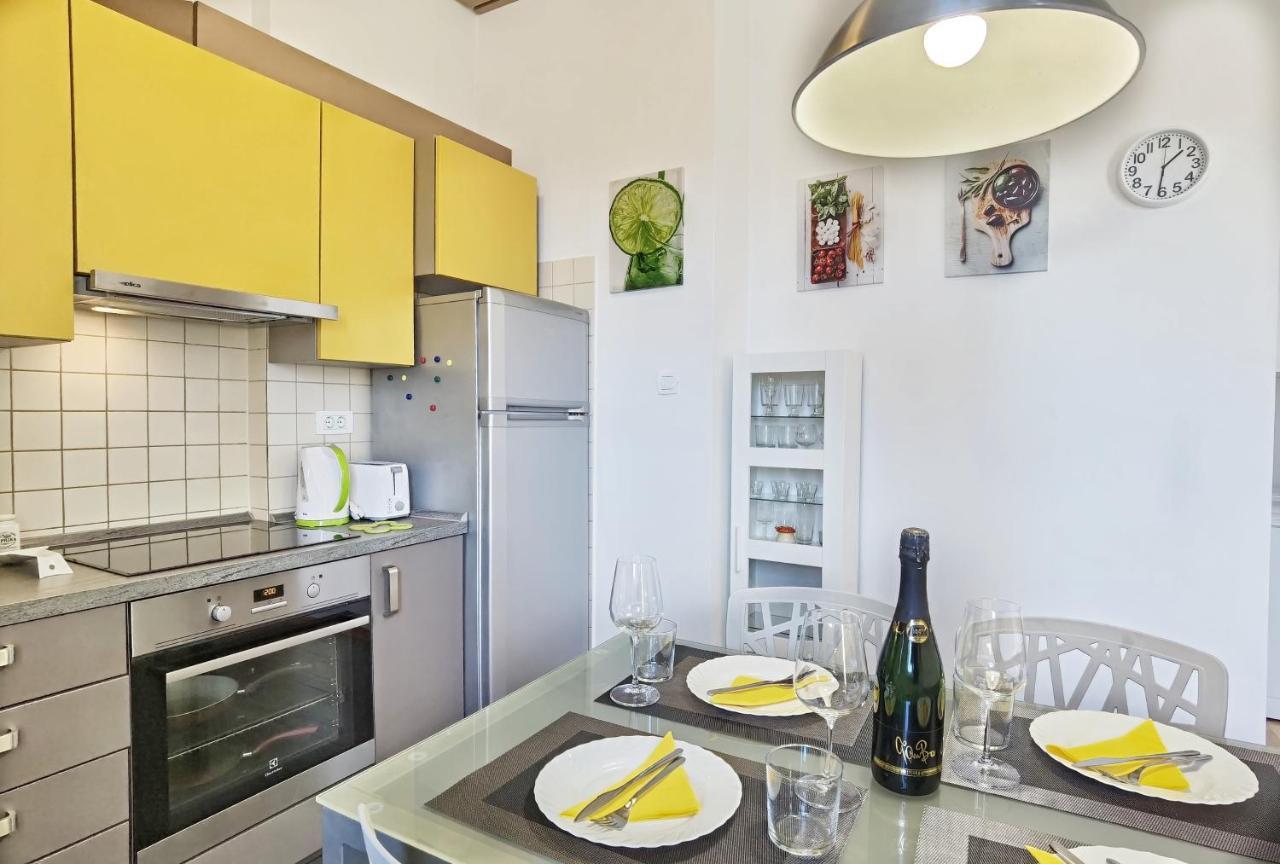 City Center Apartment Soldic สปลิท ภายนอก รูปภาพ